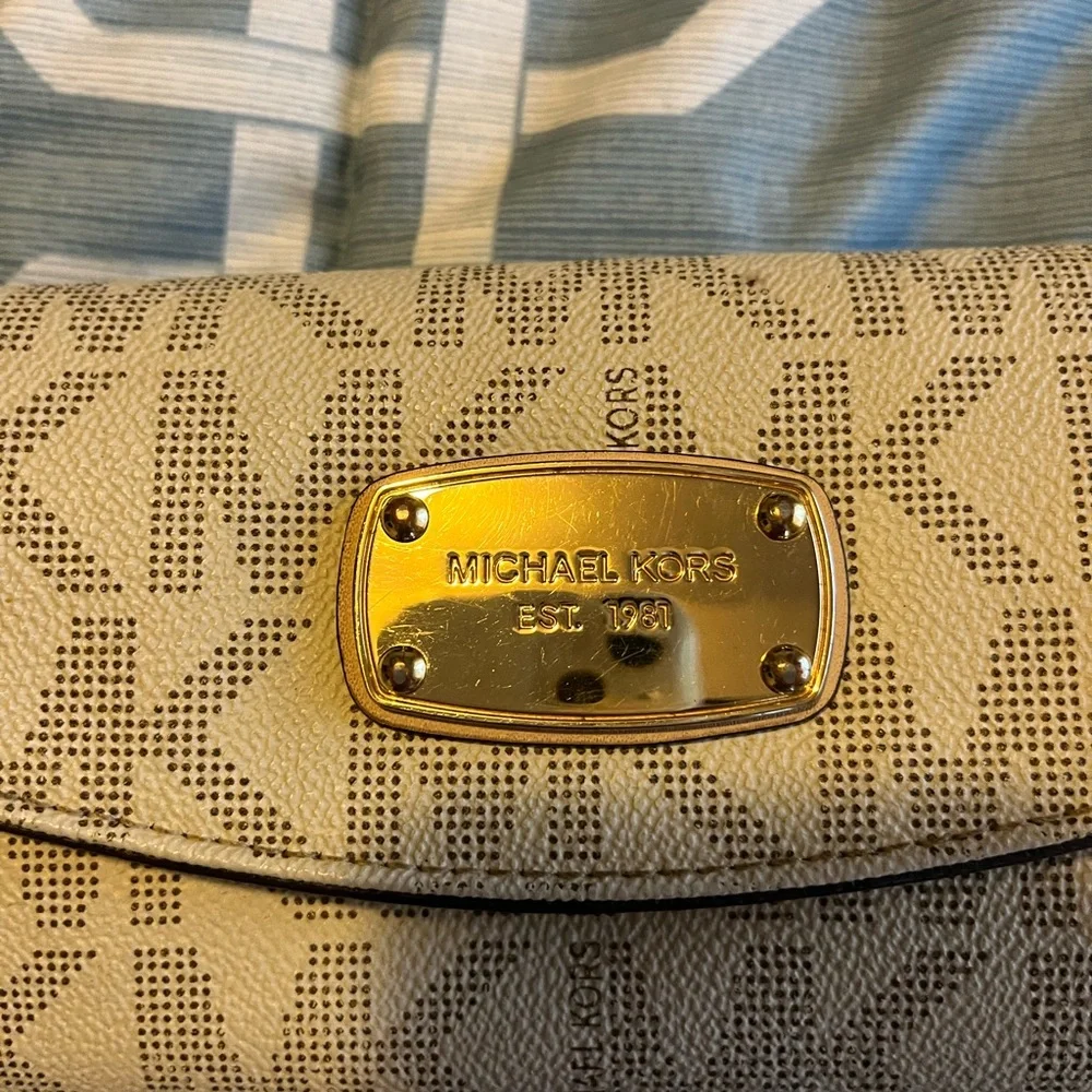 Michael Kors wallet for women’s - Picture 3 of 8